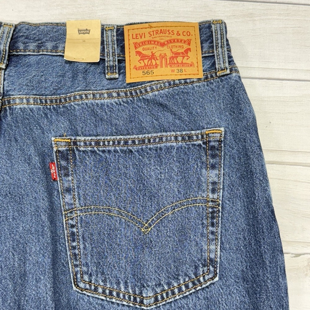 Levi's 565 Jean Shorts Mens 38 Blue Medium Wash 11" Inseam NWT - Picture 2 of 10